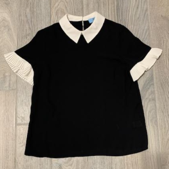 CeCe Tops - LIKE NEW! Women's CeCe Chanel Style Black/White Blouse - SMALL